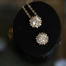 Load image into Gallery viewer, Scarlett Diamond Flower Earrings