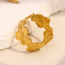 Load image into Gallery viewer, Serena Gold Flower Ring