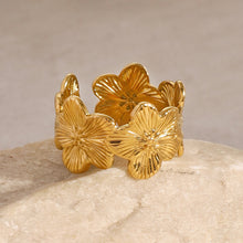Load image into Gallery viewer, Serena Gold Flower Ring