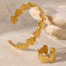 Load image into Gallery viewer, Serena Gold Flower Ring