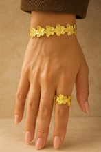 Load image into Gallery viewer, Serena Gold Flower Ring