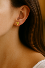 Load image into Gallery viewer, Serena Gold Flower Earrings