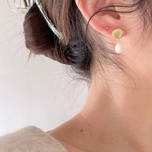 Load image into Gallery viewer, 1 Pair IG Style Casual Shell Pearl Sterling Silver 18K Gold Plated Drop Earrings

