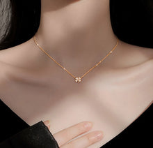 Load image into Gallery viewer, Clover Necklace
