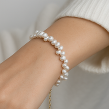 Load image into Gallery viewer, Giselle Pearl Bracelet
