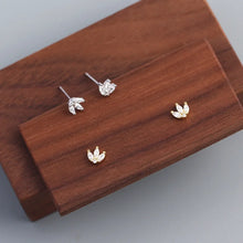 Load image into Gallery viewer, Fashion Crown Sterling Silver Rhinestones Ear Studs 1 Pair

