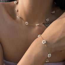 Load image into Gallery viewer, Wholesale Jewelry Retro Sweet Commute Flower 304 Stainless Steel 18K Gold Plated Pearl Necklace
